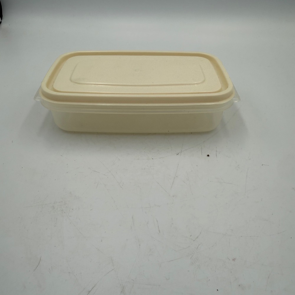 Rubbermaid Servin Saver 12 oz Rectangular Food Storage Container with Lid 10